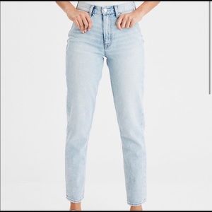 AE American Eagle Light Wash Mom Jeans Size 14